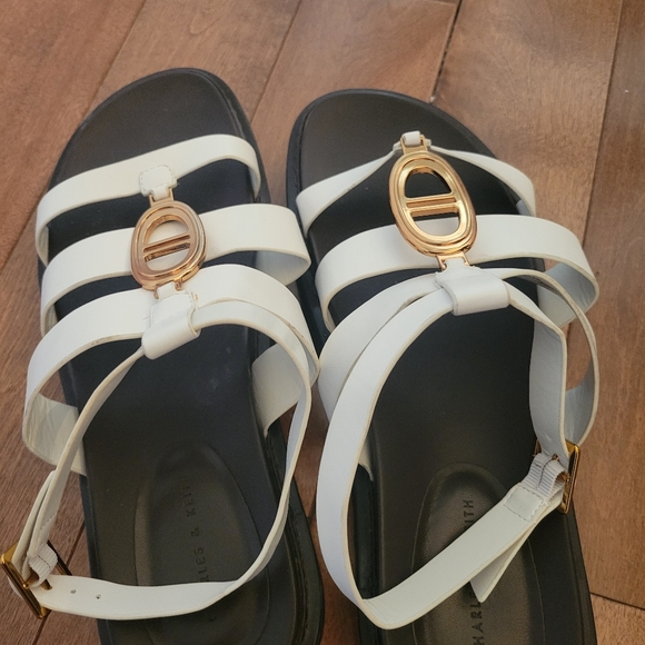 Sandals - Picture 4 of 6